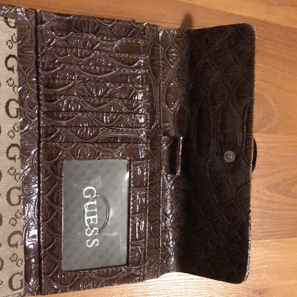 Guess ladies Brown/Tan wallet - Picture 2 of 6